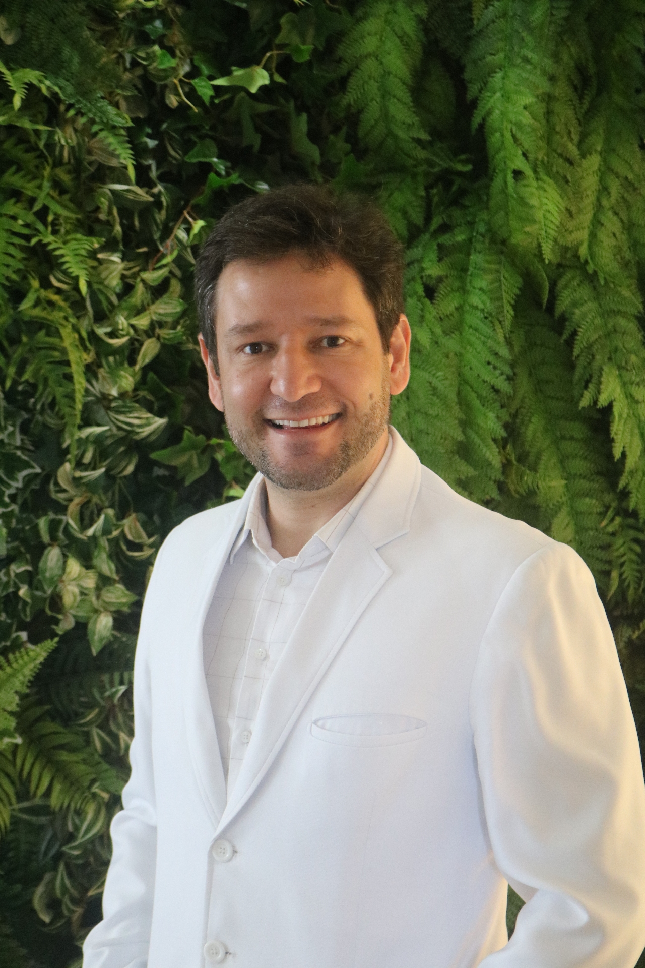Dr. Mauro Costa